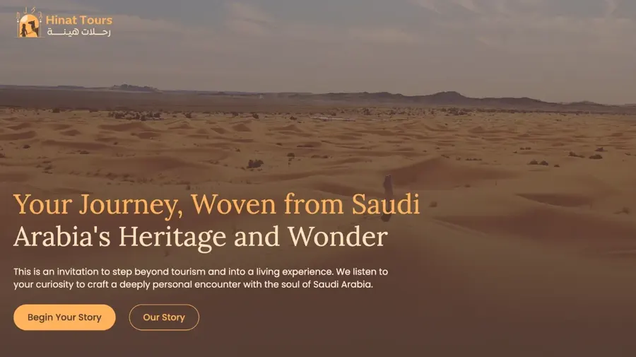 Homepage of the Hinat Tours website showing the Saudi Arabian desert